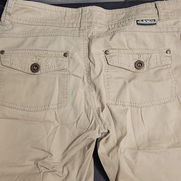 Bermuda shorts - Picture 8 of 8